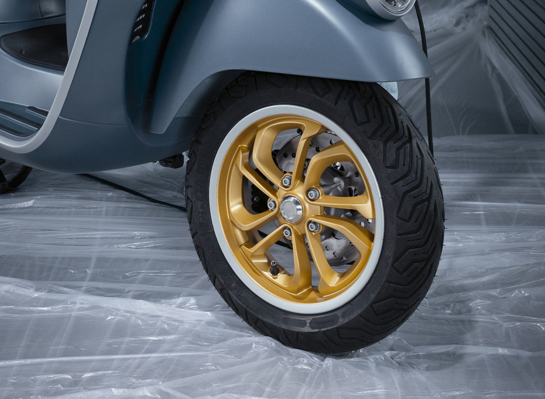 Vespa Officina08 Wall Image 1920X1280 3